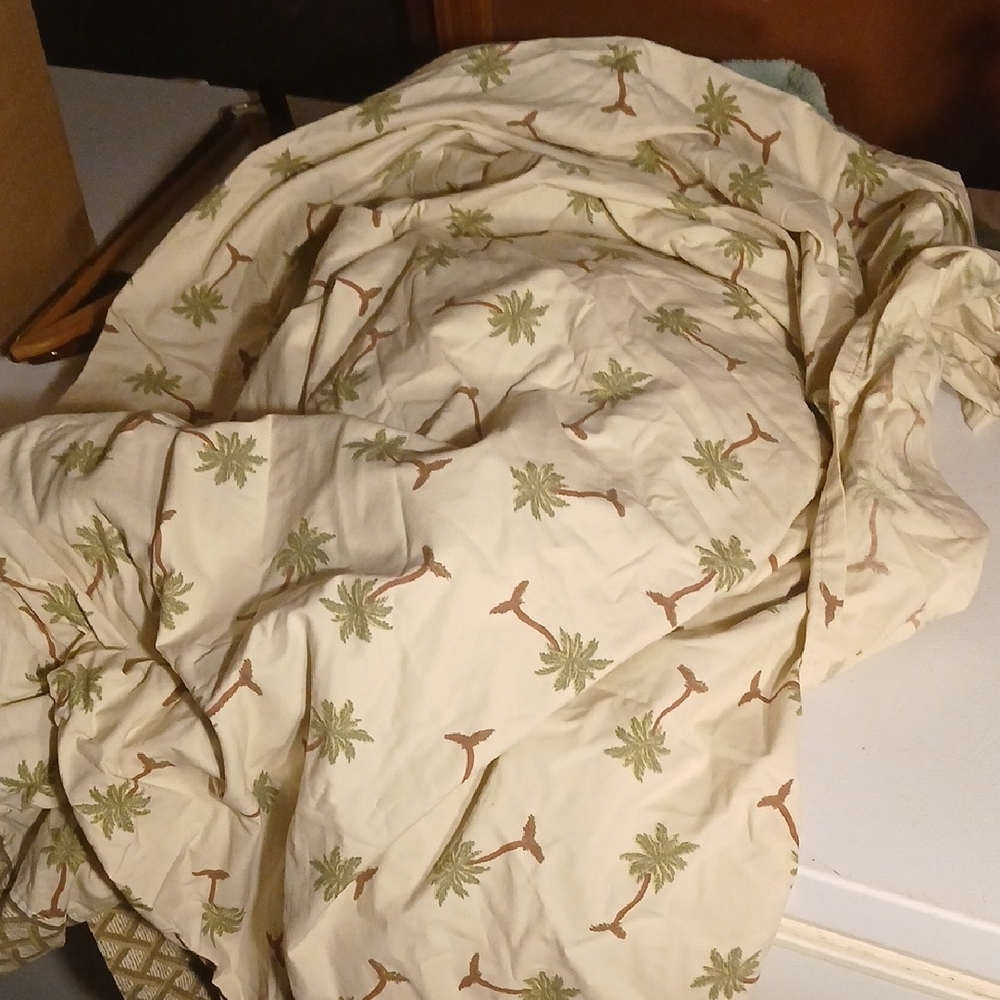 Spring Step Cream Duvet Cover with Palm Tree Design